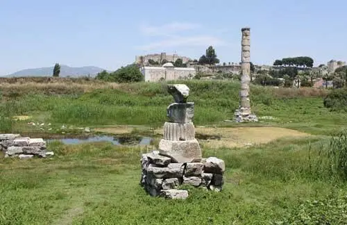Так выглядит сейчас то самое место где некогда стоял прекрасный храм Артемиды - фото 7