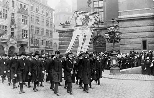 Активисты в Стокгольме осенью 1914 года требуют войны с Россией - фото 64