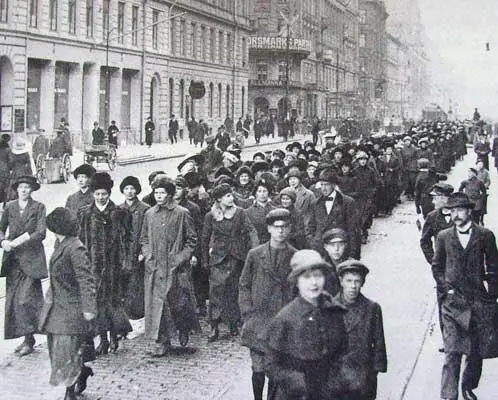 Стокгольм 1917 год демонстрация протеста против дефицита продуктов - фото 66