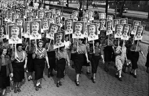 Фестиваль молодёжи и студентов в Восточной Германии 1951 год Немцы не были бы - фото 140