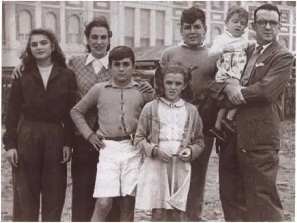Чепланерист 1946 г Юный Че 1943 г Эрнесто студен - фото 6