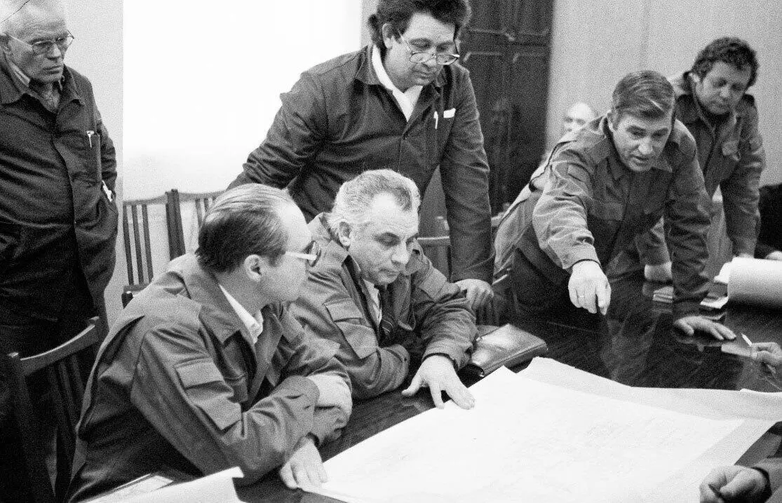 В штабе УС605 Совещание по организации работ у основания вентиляционной - фото 8