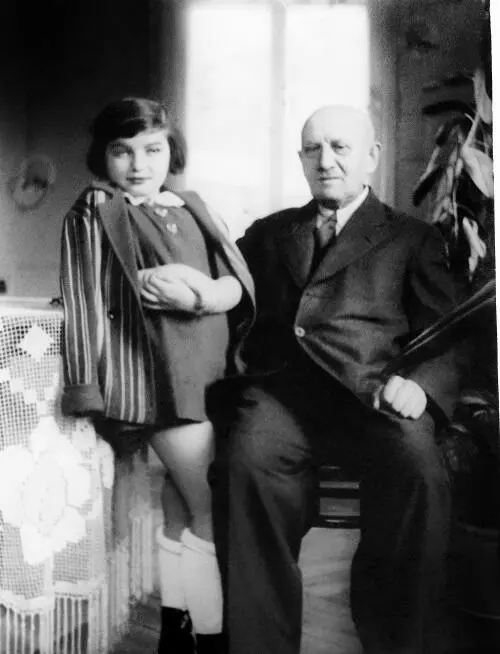 Элизабет и дедушка Маркус Финкель 1936 год Роза Рения и Элизабет - фото 8