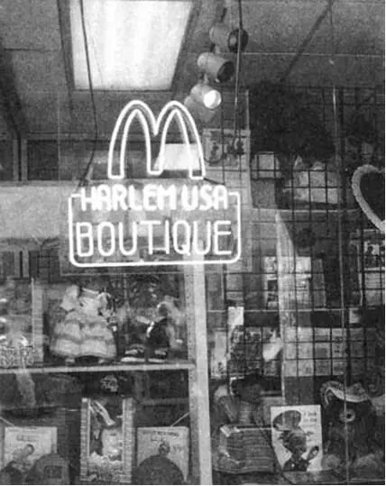 Илл 39 Сегодня на 125й улице в помещении Макдональдса Harlem USA Boutique - фото 40