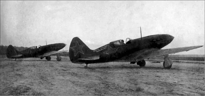 Советские истребители МиГ3 на аэродроме Советские одноместные штурмовики - фото 48
