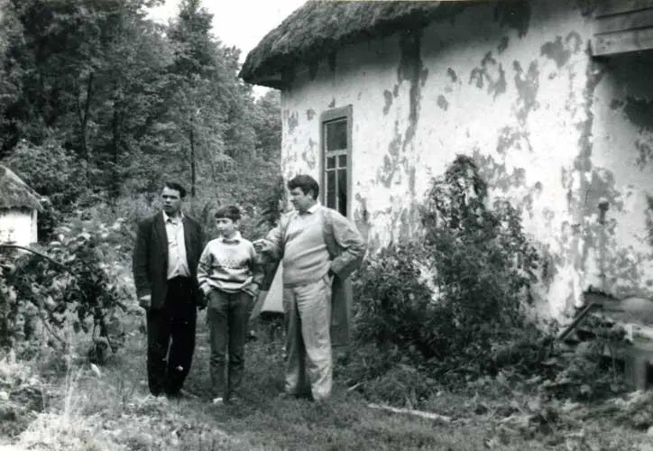 Партизанская поляна Шофёр сын Алёша и Анатолий Гордиенко Июль 1973 г Хутор - фото 93
