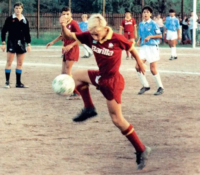 1989 Мое первое дерби на поле Руджери ди Монтесакро Позади меня капитан - фото 10