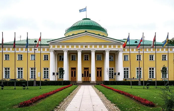 Таврический дворец в наши дни Белоколонный зал Таврического дворца - фото 10