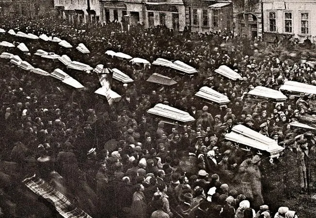 Похороны жертв революции в Петрограде процессия на Невском проспекте 10 23 - фото 12