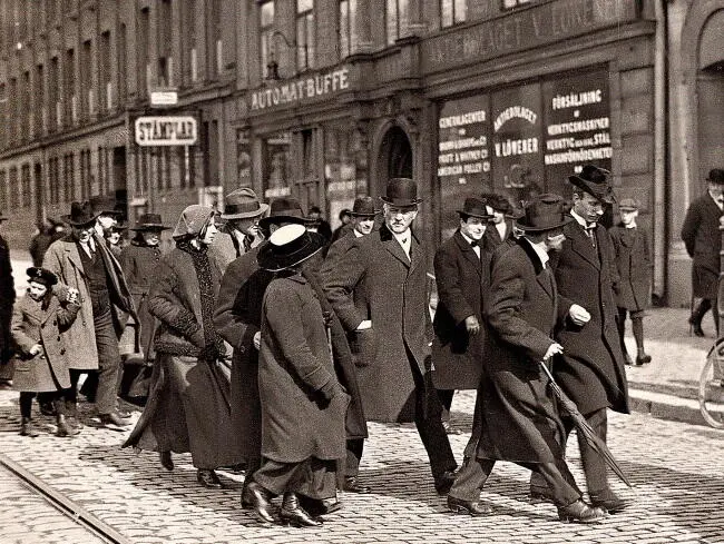 Ленин в Стокгольме 31 марта 13 апреля 1917 года Вождь большевиков шагает - фото 20
