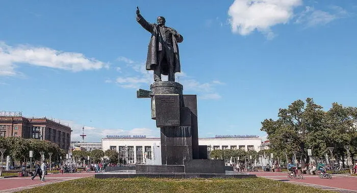 Триумфатор памятник Ленину перед Финляндским вокзалом 1926 Скульптор - фото 41