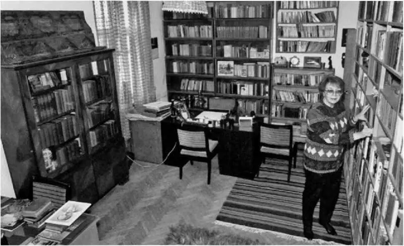 Руфина ПуховаФилби с книгами Кима про которые он говорил Библиотека это - фото 37