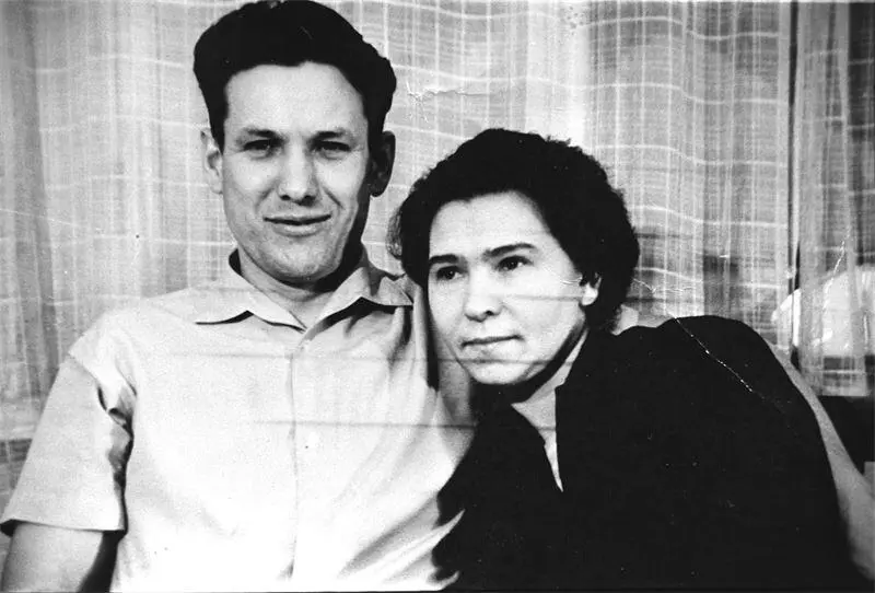 Молодожены Борис и Наина Ельцины В марте 1961 года вступил в КПСС С 1964 года - фото 2