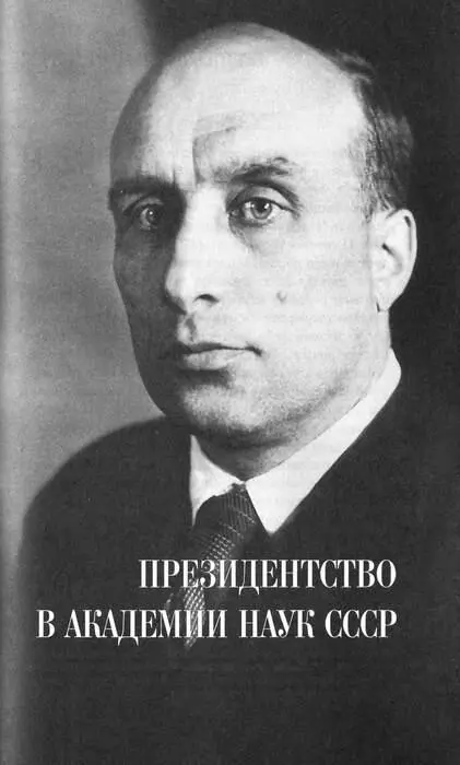 Спокойный несуетливый с задумчивым выражением лица президент всем своим - фото 6