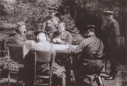 Оперативное совещание с участием И И Федюнинского и Г К Жукова Лето 1943 - фото 22
