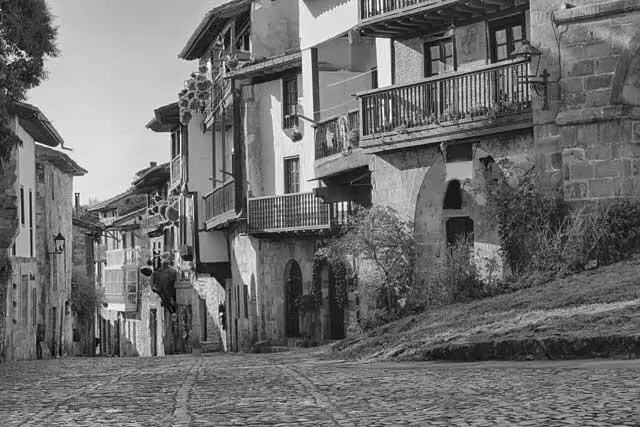 Сантильяна Кантабрия Одна из самых красивых деревень Испании на самом деле - фото 41