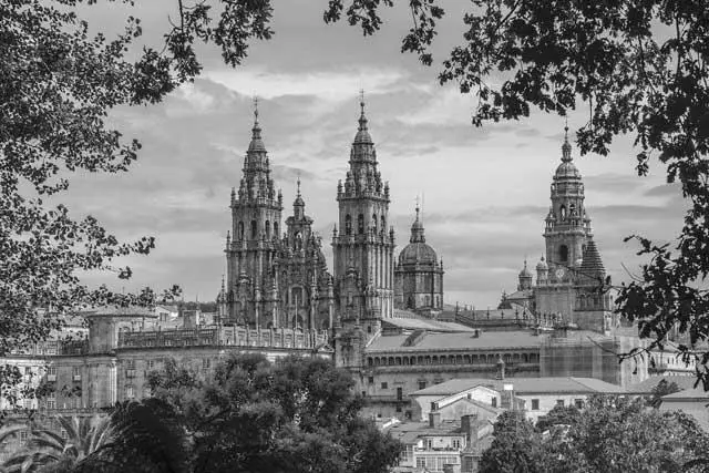 СантьягодеКомпостела Галисия По мере удаления от центра все шире становятся - фото 42
