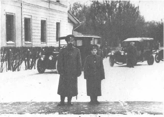 Николай Второй с сыном Цесаревичем Алексеем в Могилеве 1916 год Вильгельм - фото 4