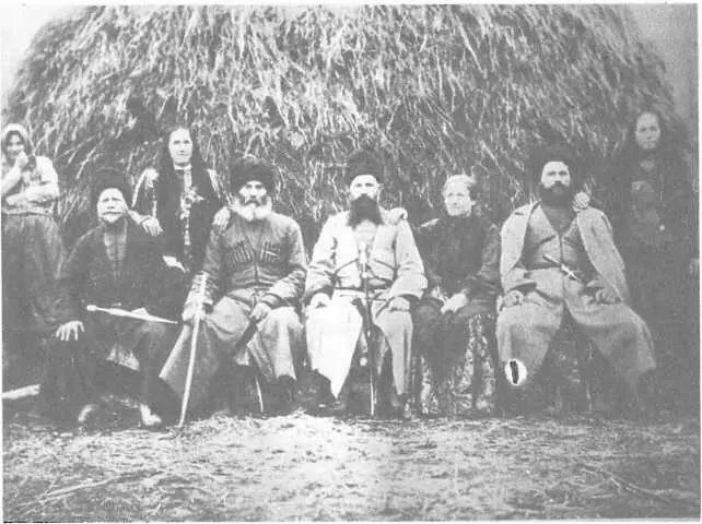 1905 год Мой казачий кубанский род С палкой в руке сидит мой прадед Никита - фото 38