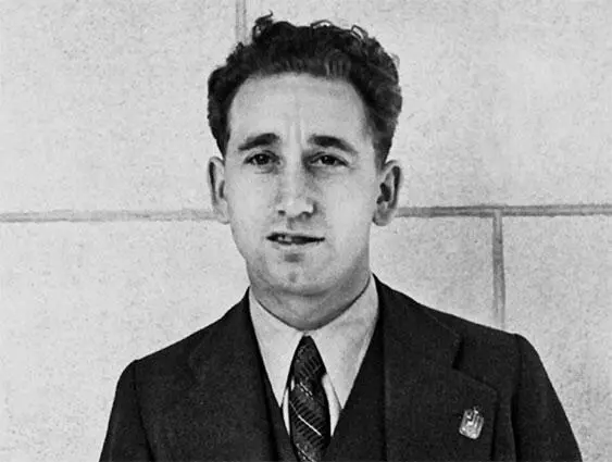 Одновременно с этим увлекался политикой и политической борьбой с 1923 г - фото 37