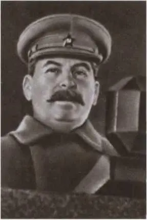Сталин на трибуне Мавзолея 7 ноября 1941 г Парад Победы 24 июня 1945 г - фото 19