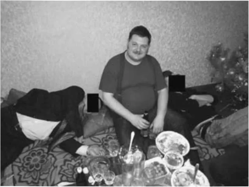 Эдуард Юрченко в кругу друзей Если говорить об отношении азовского движения - фото 39