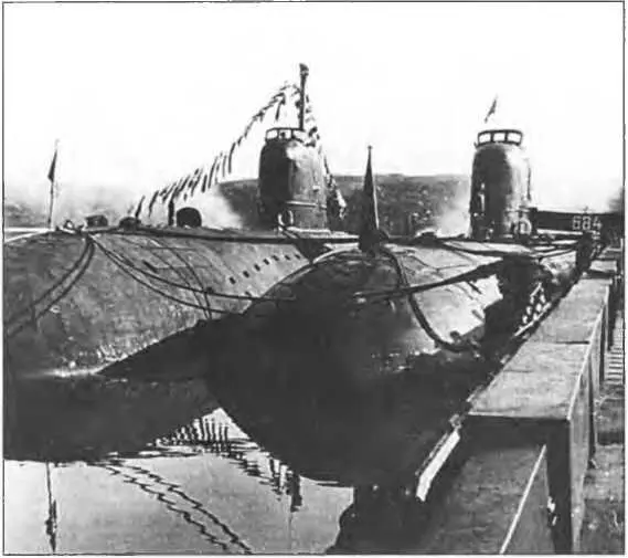 К8 стоит первым корпусом у причала Гремихской ВМБ 1969 г Военноморская - фото 34