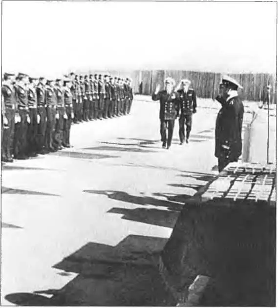 Награждение членов экипажа К8 1970 г Оставшиеся в живых члены экипажа К8 - фото 43