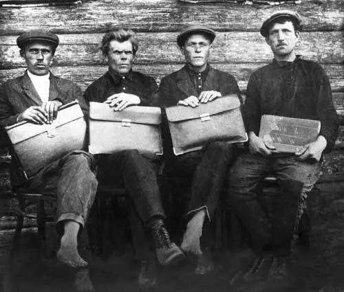 Рисунок 41 С обувью в Советской России была просто бЯда Пошить сапоги или - фото 46