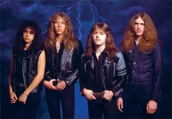 Ранний снимок состава Metallica в студии слева направо Кирк Хэмметт Джеймс - фото 6