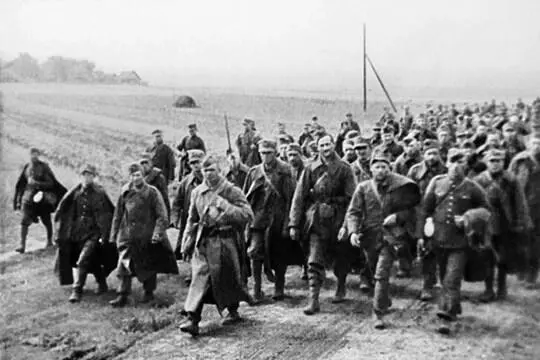 Ил 32 Пленные польские военные под охраной красноармейцев Укрепленный - фото 33