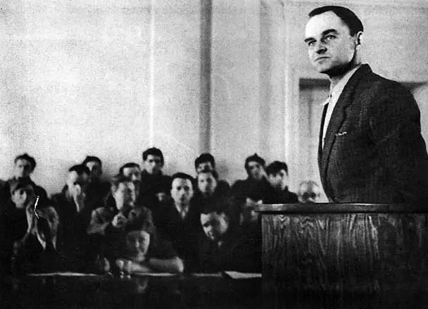 Ил 33 Ротмистр Витольд Пилецкий на суде Ок 19471948 года Герои Варшавского - фото 34