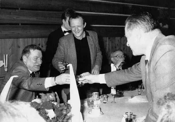 Ил 35 Лех Валенса и Чеслав Кищак сентябрь 1988 года Тоска по стабильности - фото 36
