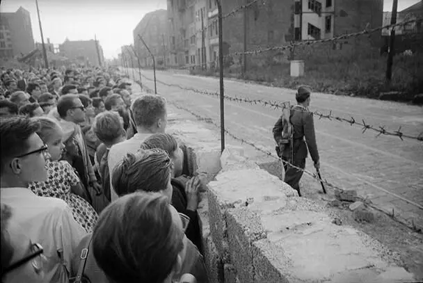 Ил 53 Полоса отчуждения перед Берлинской стеной август 1961 года Система - фото 54