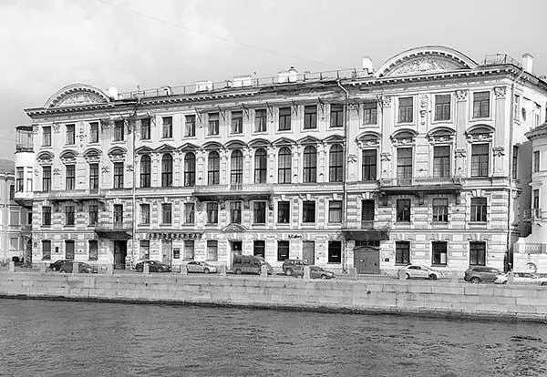 Набережная реки Фонтанки 24 Здесь в доме у Цепного моста ныне - фото 32