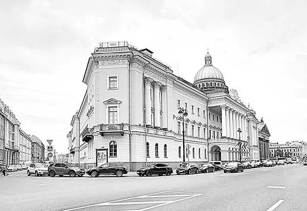 Исаакиевская площадь 2 Кроме этого в квартире были четырехметровые - фото 42