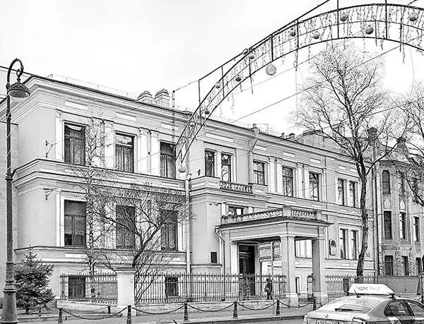 Каменноостровский проспект 5 Проводив разочарованных гостей Сергей остался - фото 89