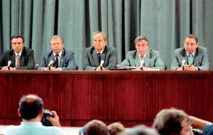 Слева направо Александр Тизяков Василий Стародубцев Борис Пуго Геннадий - фото 86