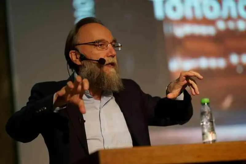 Александр Дугин Фото Alexandr Dugin Facebook В 1989 году Дугин побывал в - фото 164