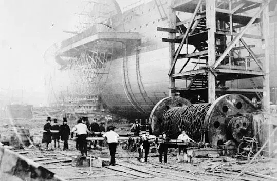 Изамбард Кингдом Брюнель позирует с щегольским видом на фоне цепей - фото 13