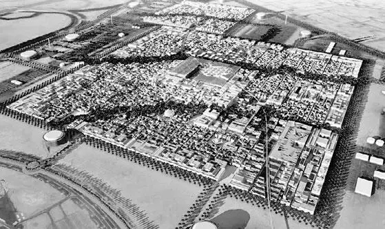 Слева вверху пример планов городасада Эбенезера Говарда Справа вверху новый - фото 68