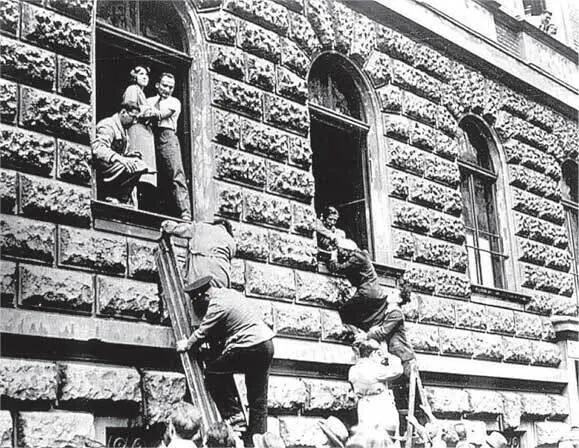 Бегство из университета 1933 год Очень скоро в Австрии уже хозяйничали - фото 51