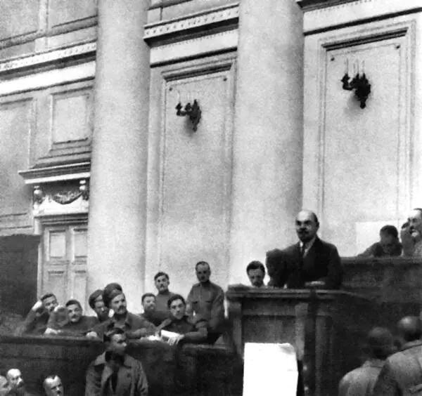 Владимир Ленин говорит речь в Таврическом дворце Петроград 1917 год Но - фото 10