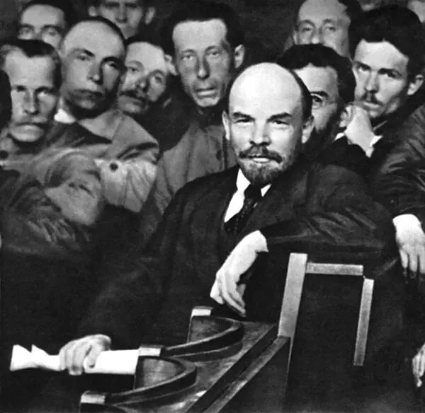 Владимир Ильич Ленин с делегатами X съезда ВКПб май 1921 года Думающие - фото 21
