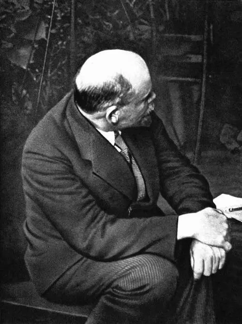 В И Ленин во время 3го конгресса Коммунистического Интернационала лето 1921 - фото 22