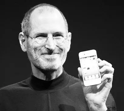 Стив Джобс демонстрирует смартфон iPhone 4 2010 год Все это сделало - фото 93