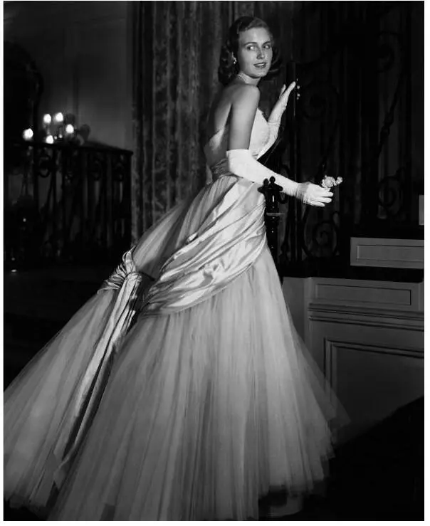 Хорст П Хорст Светская фотография Платье Christian Dior Vogue Декабрь 1949 - фото 12