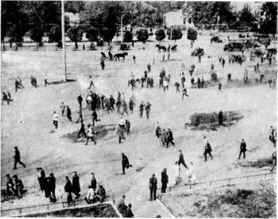 Ленинградское шоссе в 1926 году На футбол Перед матчем У стадиона - фото 11