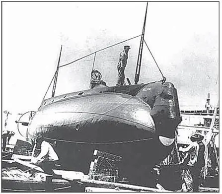 Подводная лодка USS Holland в сухом доке ок 1900 г Разработка новых типов - фото 39