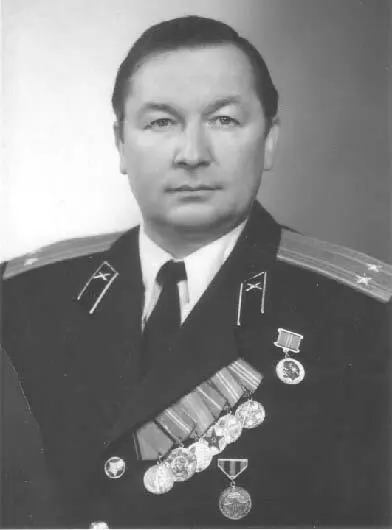 Помощник начальника ГРУ ГШ ВС СССР подполковник ИА Попов Помощник - фото 31